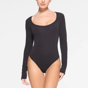 SKIMS - Fits Everybody Long Sleeve Scoop Bodysuit